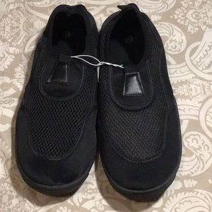 Brand New Men’s Black Water Shoes Size L 11/12 Mesh Grip Traction Shoes